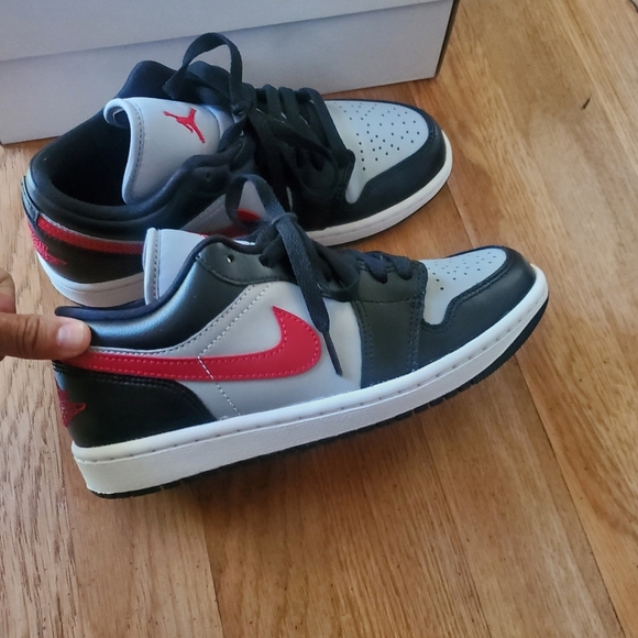 Womans Air Jordan Retro 1 Low Grey Gym Red Sneakers, Size 7 - Picture 2 of 5